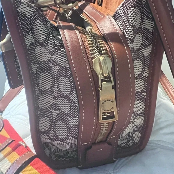 Coach Disney and friends Rogue Bag. - Picture 4 of 10